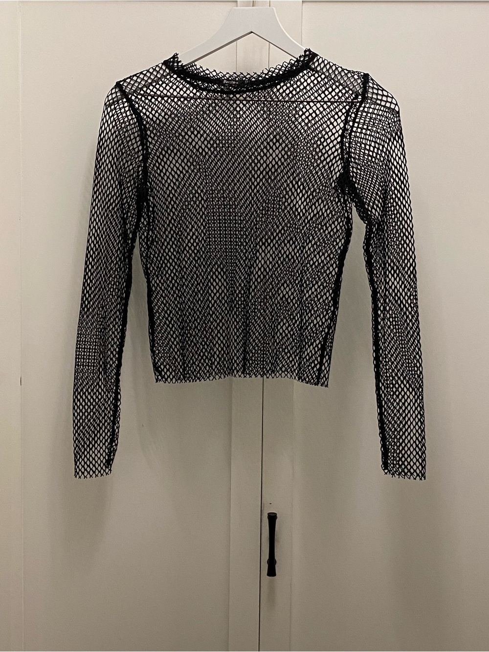 Bershka Black Fishnet Long-Sleeve Crop Top - Picture 3 of 9